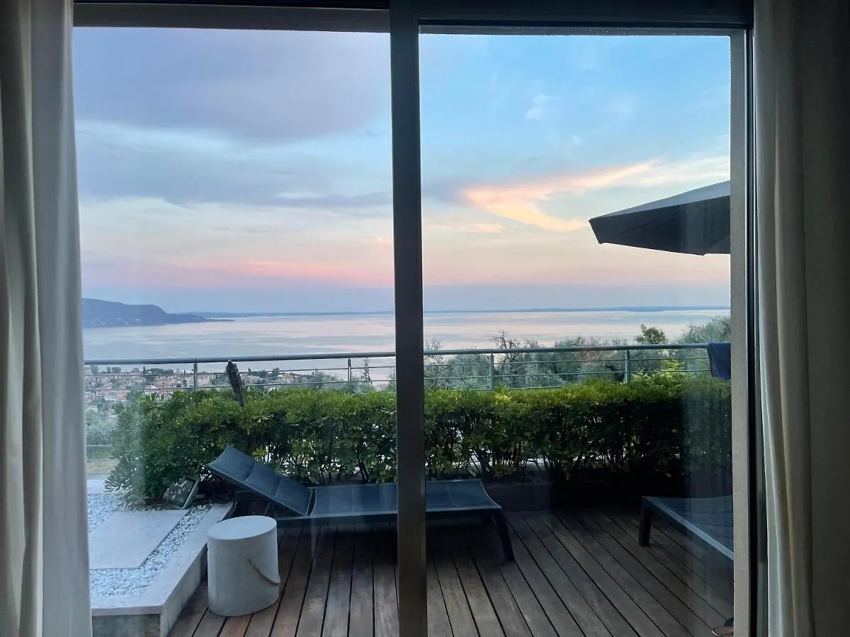 Deluxe Sunrise Sky Terrasse 2 Bedroom Design Apartment & Fantastic Lake View 托斯科拉诺-马德尔诺 意大利