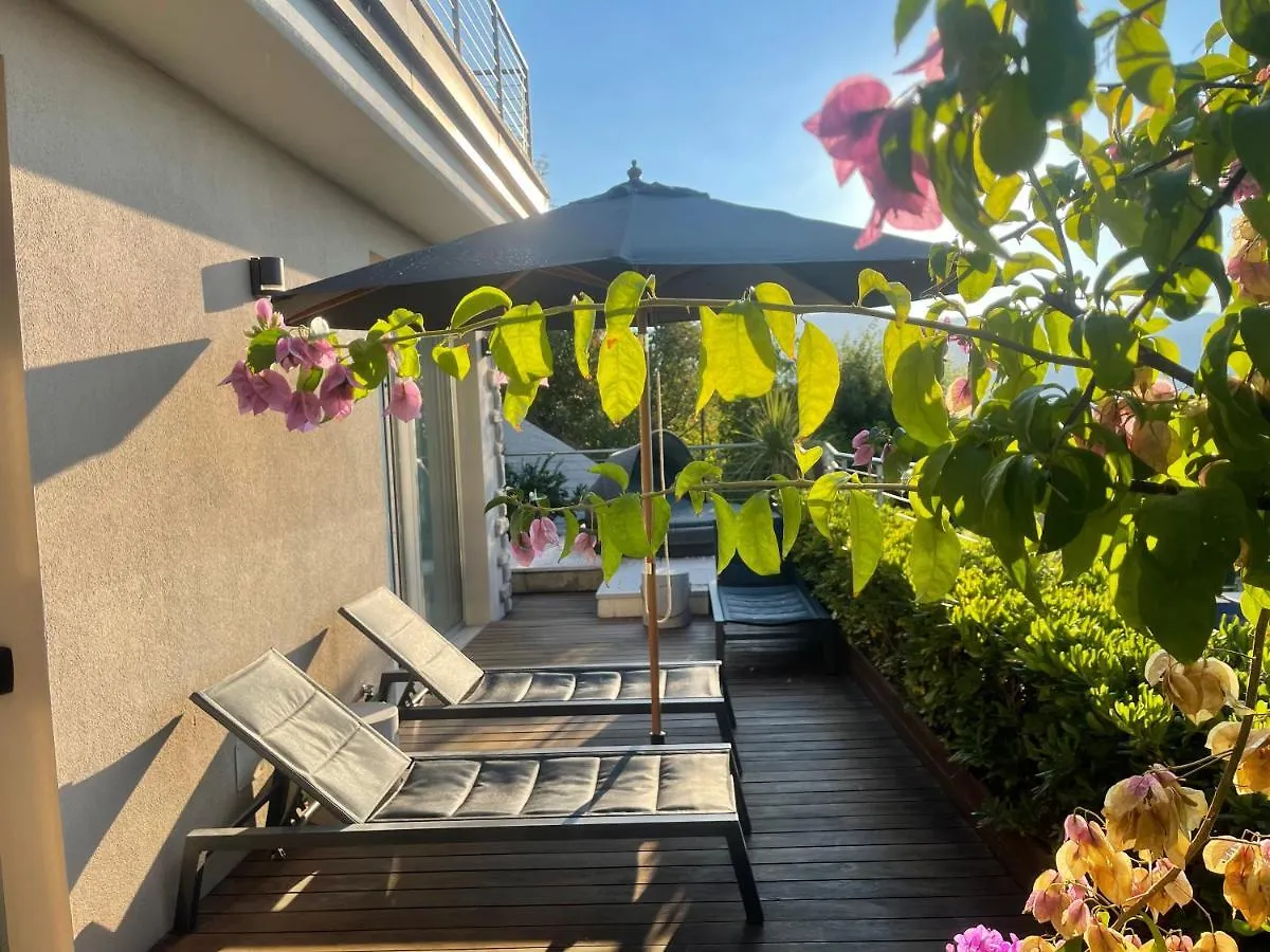 Deluxe Sunrise Sky Terrasse 2 Bedroom Design Apartment & Fantastic Lake View 托斯科拉诺-马德尔诺